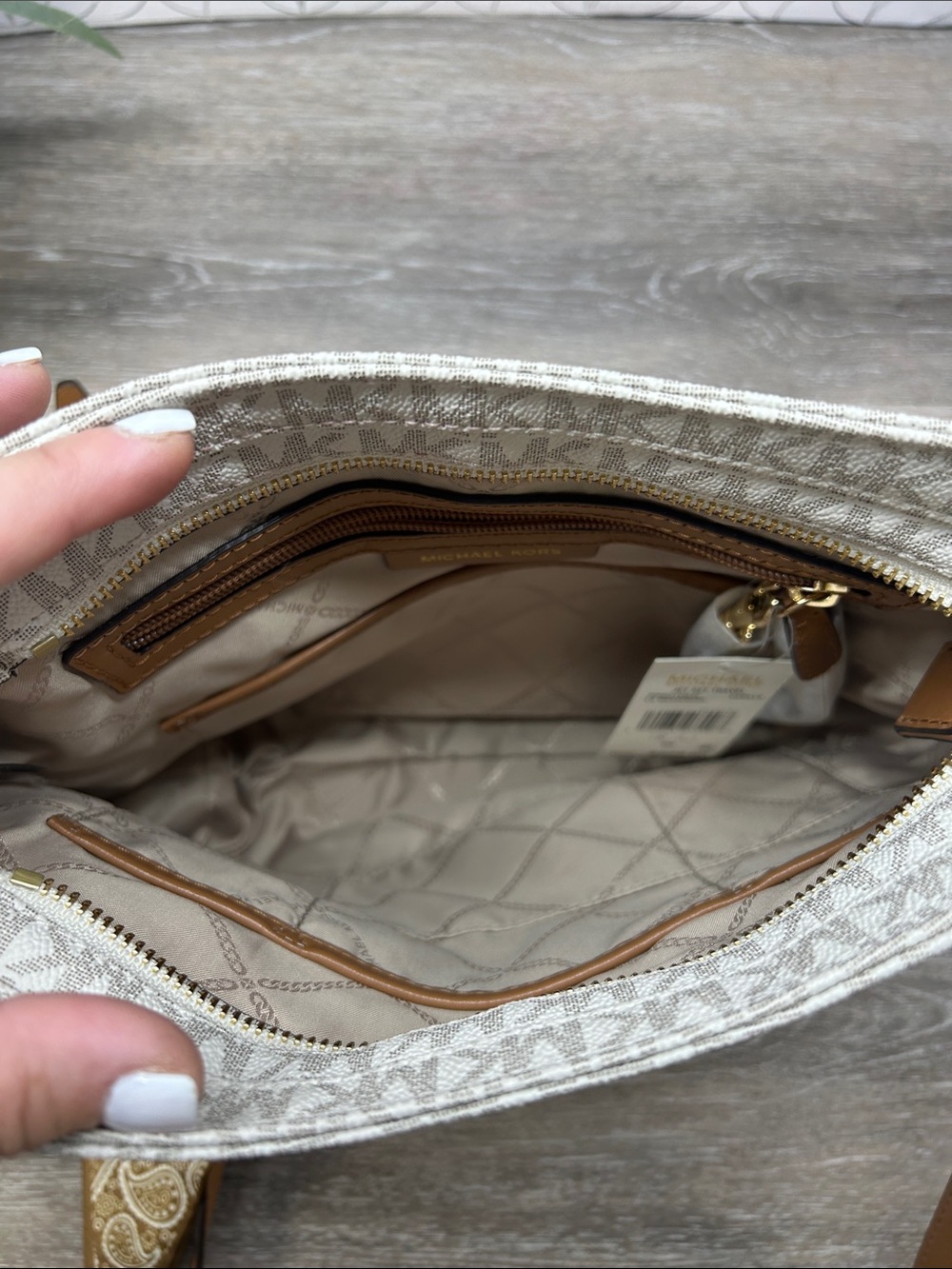 7027 Michael Kors Cream MK Logo Crossbody Bag 269817027 - Picture 4 of 6
